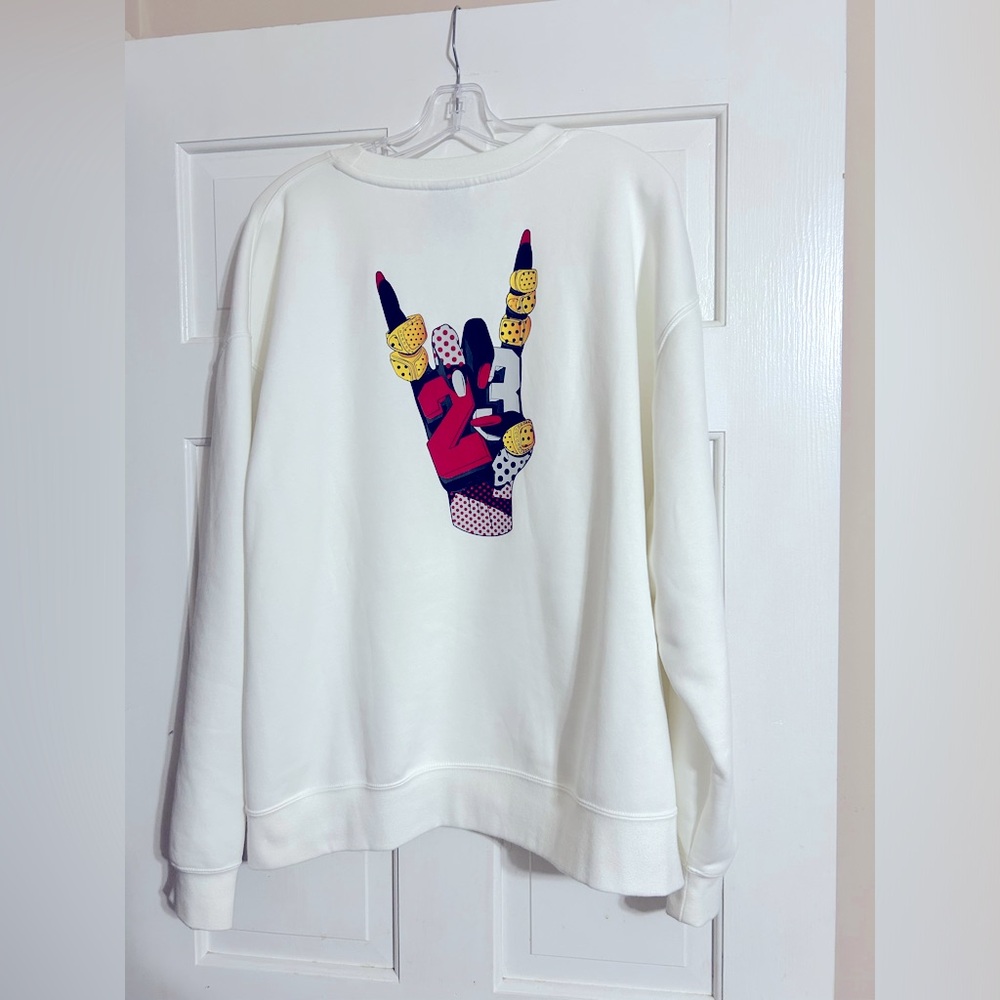 Dope (sold out) women’s Jordan crewneck oversized, loose fit